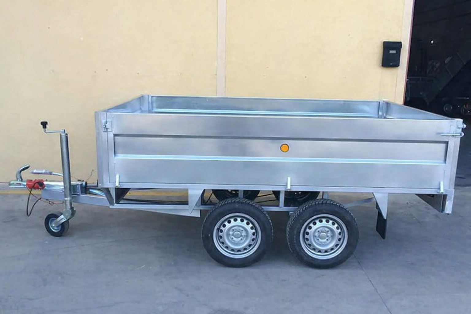 Remolque 2 ejes ruedas por debajo – Chapa galvanizada –