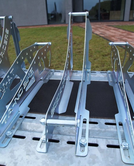 El remolque BIKE 10 está diseñado para transportar 10 bicicletas. - Imagen 3
